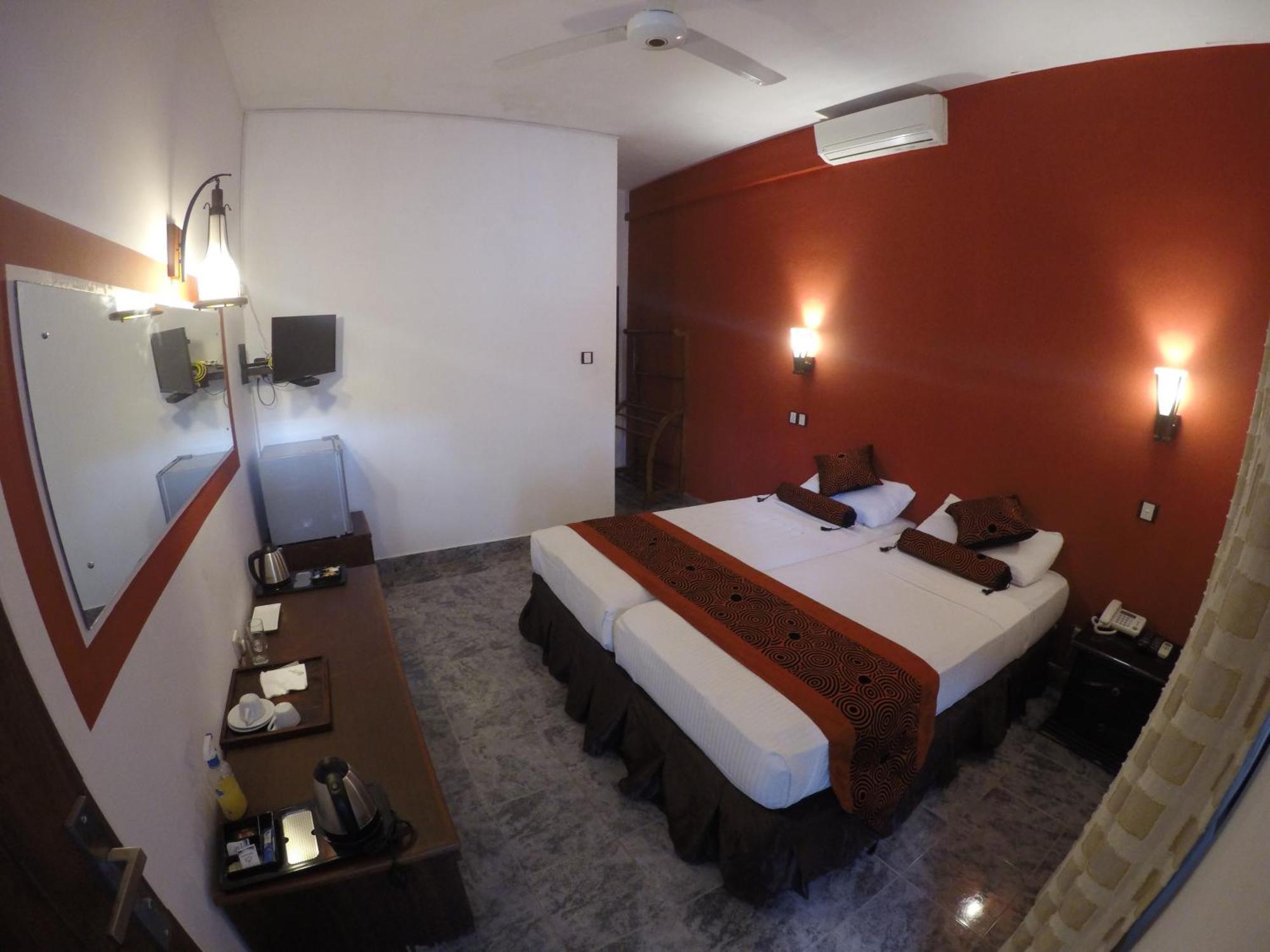 โฮเต็ล ซันเรย์ Hotel แคนดี้ ภายนอก รูปภาพ