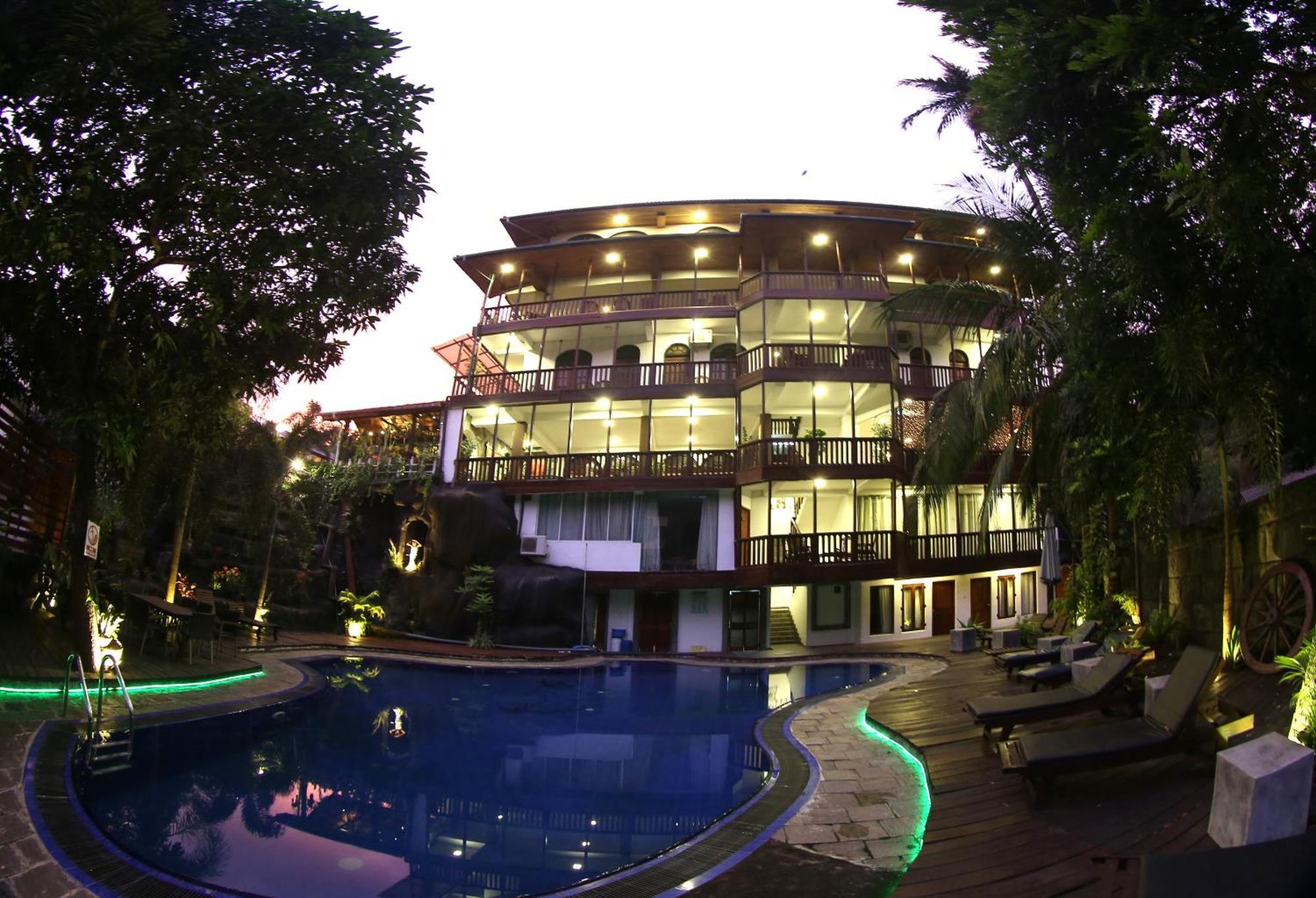 โฮเต็ล ซันเรย์ Hotel แคนดี้ ภายนอก รูปภาพ