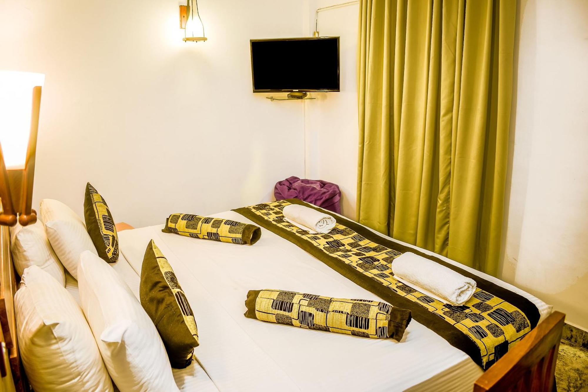 โฮเต็ล ซันเรย์ Hotel แคนดี้ ภายนอก รูปภาพ